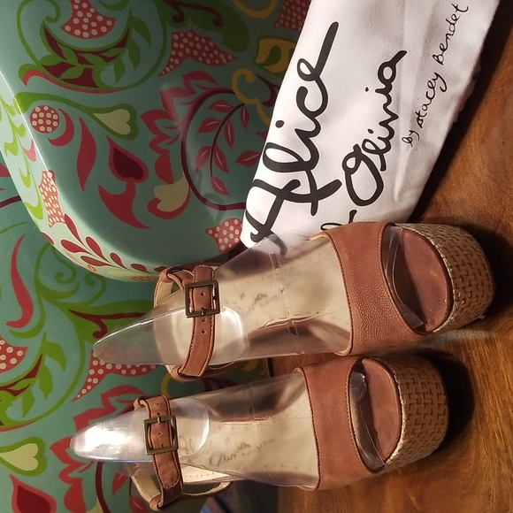 Alice + Olivia Shoes - ALICE & OLIVIA PLATFORM SANDALS - Size 8